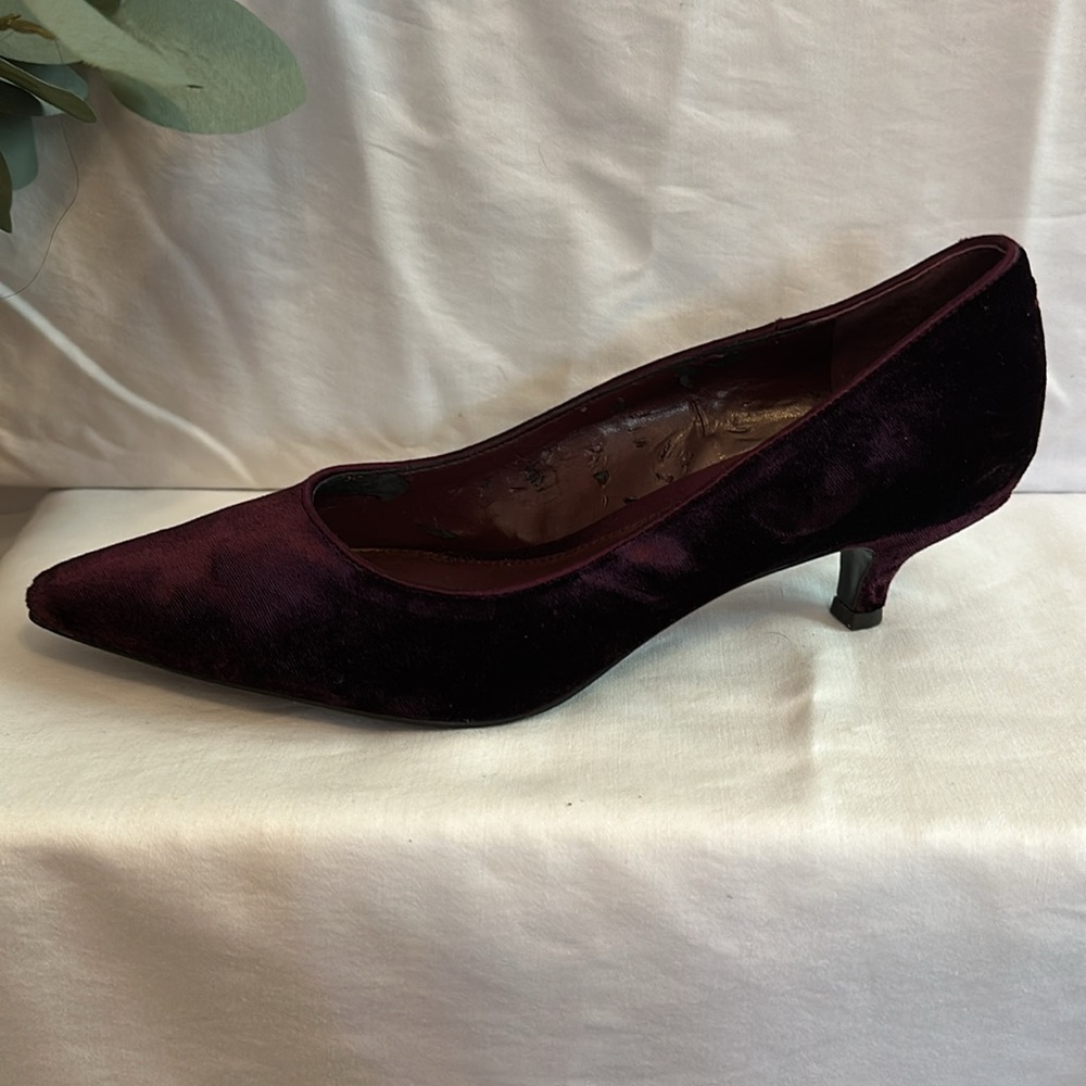 Lauren Ralph Lauren Abbot ll kitten velvet 6.5 pointed toe plum slip on heels - Picture 9 of 12
